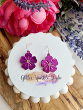 Load image into Gallery viewer, Pair of Tiny Embossed Violet flower Earring Steel Rule Die