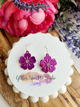 Load image into Gallery viewer, Pair of Tiny Embossed Violet flower Earring Steel Rule Die